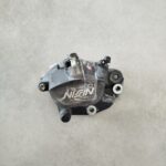 KAWASAKİ VERSYS 650 2015/2017 UYUMLU ÖN (SAĞ) FREN KALİPERİ ORJİNAL ÇIKMA