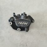 KAWASAKİ VERSYS 650 2015/2017 UYUMLU ÖN (SOL) FREN KALİPERİ ORJİNAL ÇIKMA